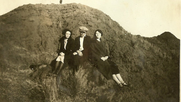 18d  Elbert and Blanche Archer and unidentified Lady